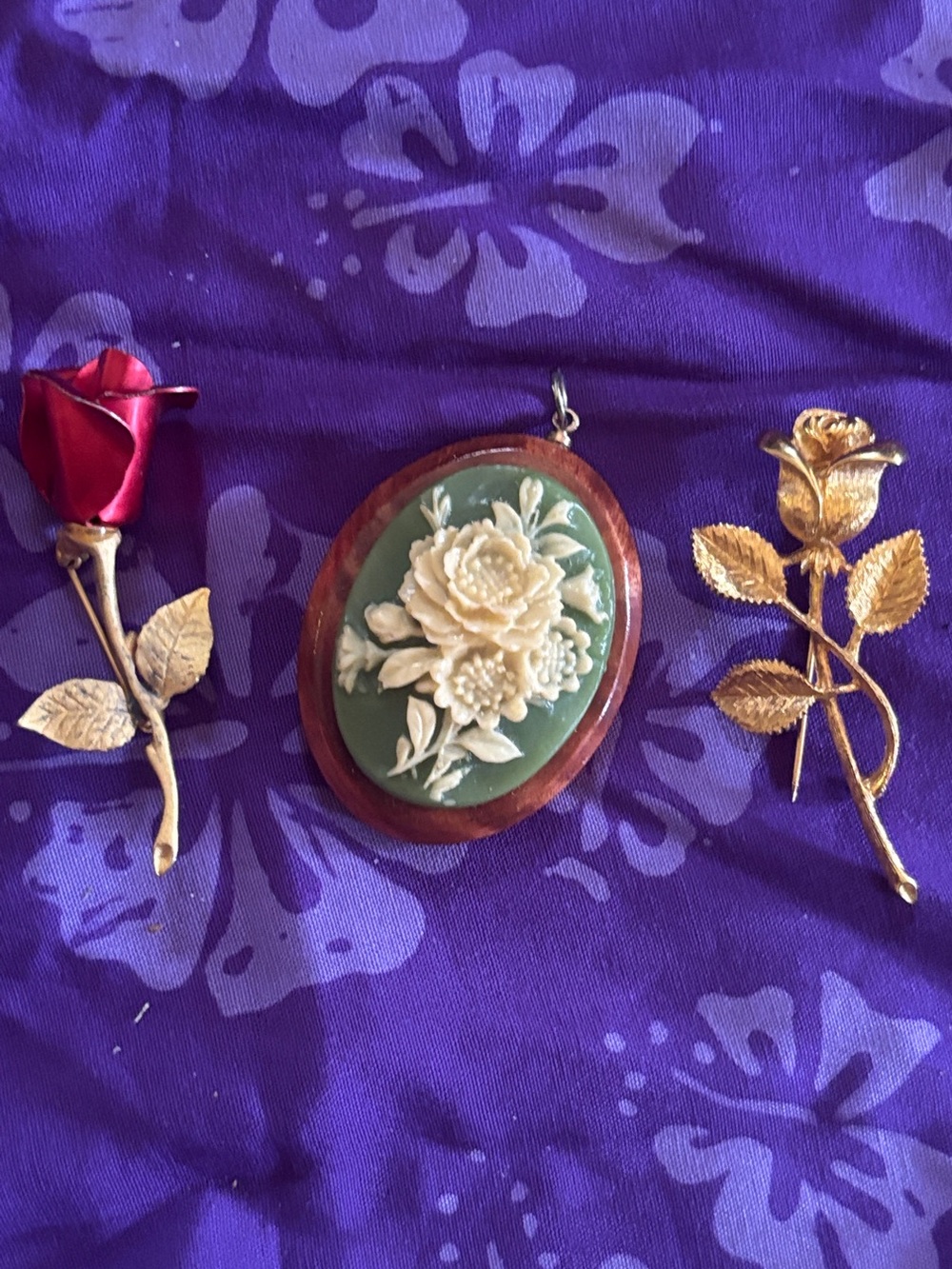 Floral Cameo Pendant Brooch in Green and Ivory bundle